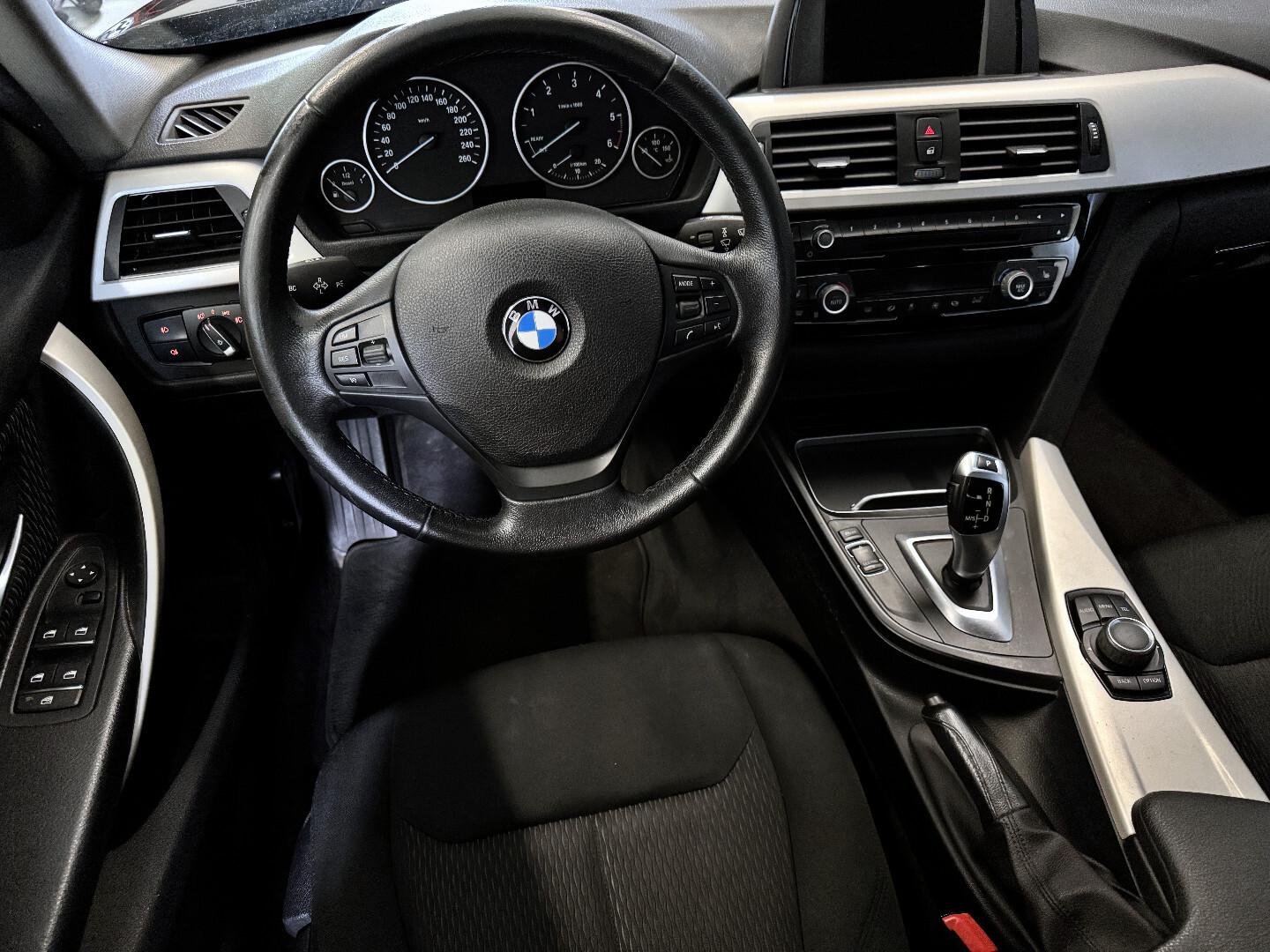BMW 320 2016 – kuva 11