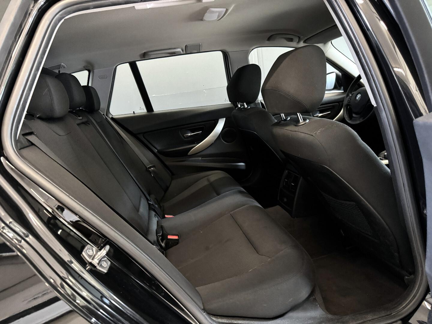 BMW 320 2016 – kuva 12