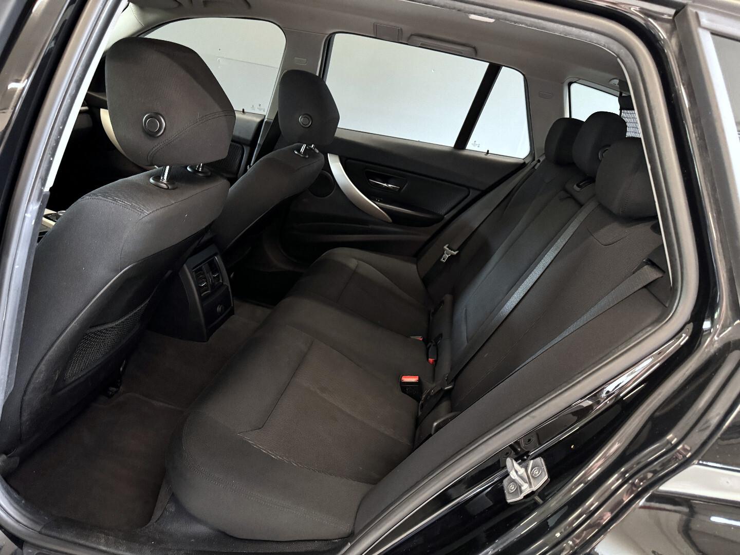 BMW 320 2016 – kuva 13