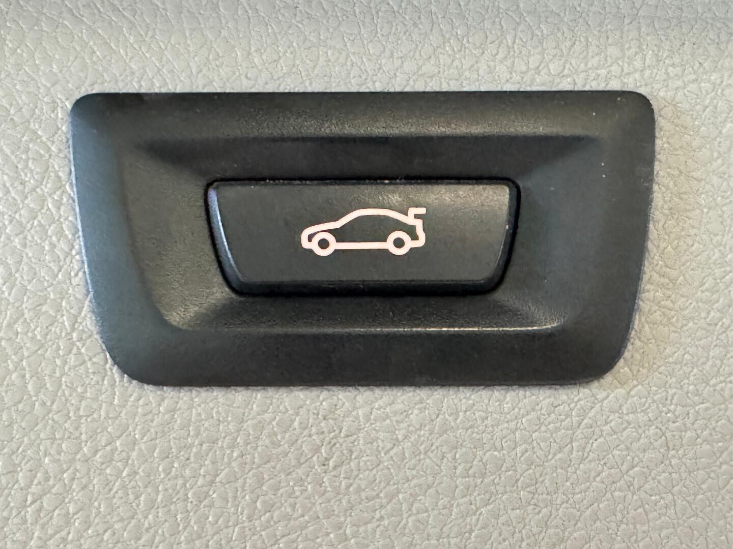 BMW 320 2016 – kuva 14
