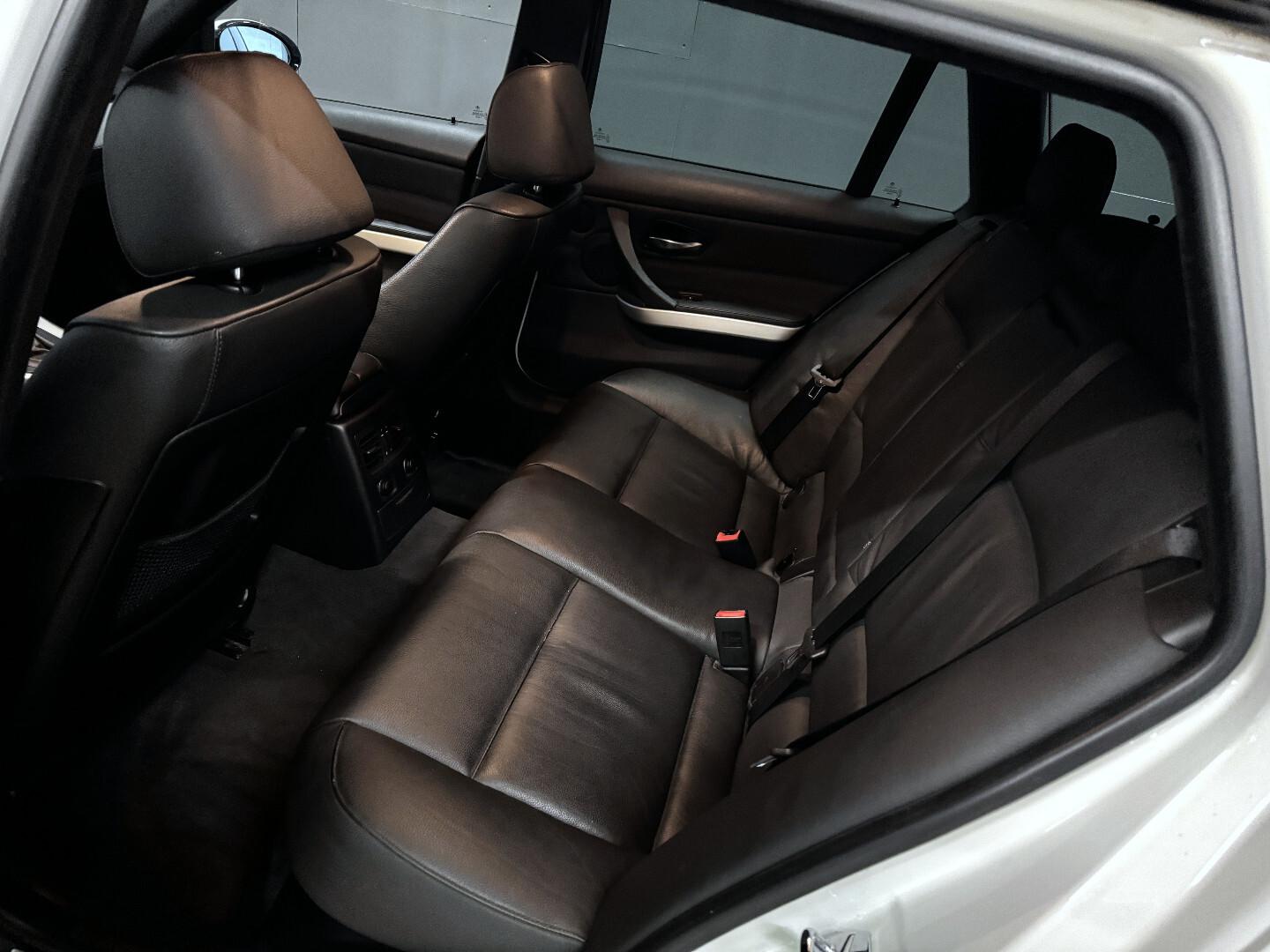 BMW 325 2008 – kuva 13