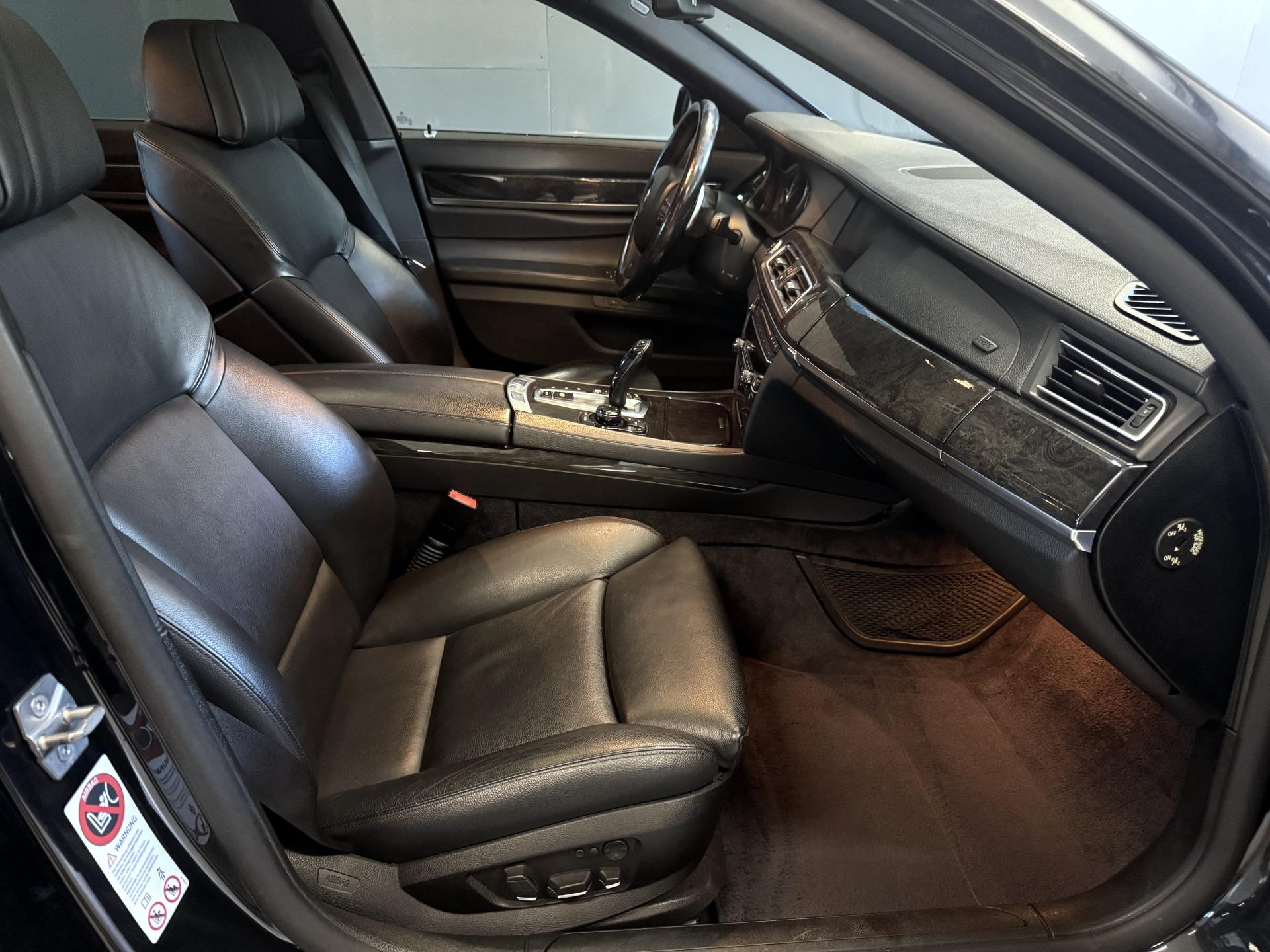 BMW 740 2011 – kuva 10