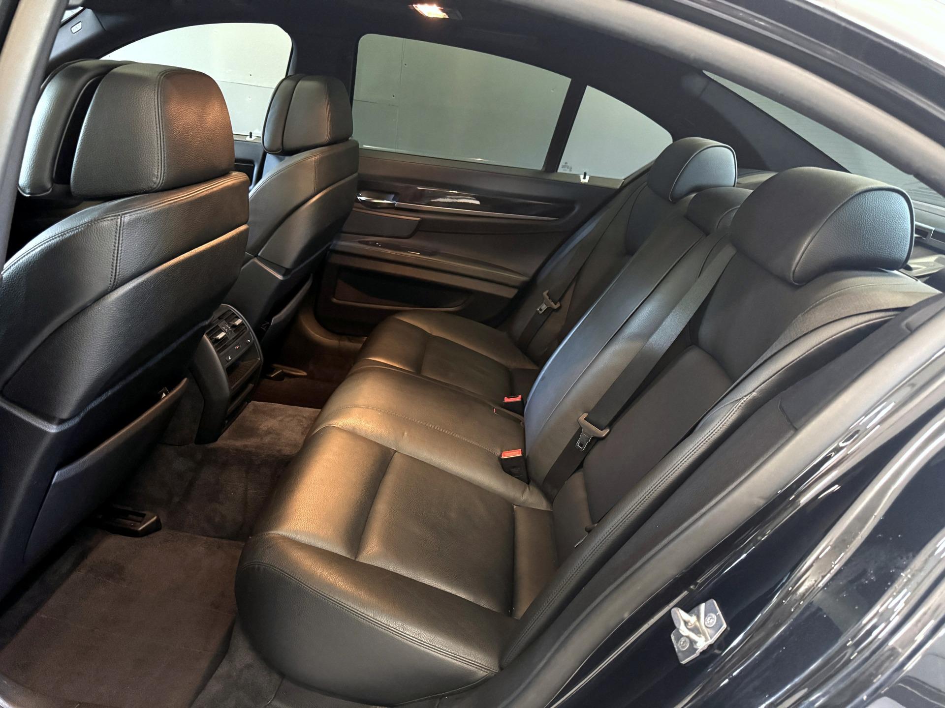 BMW 740 2011 – kuva 13