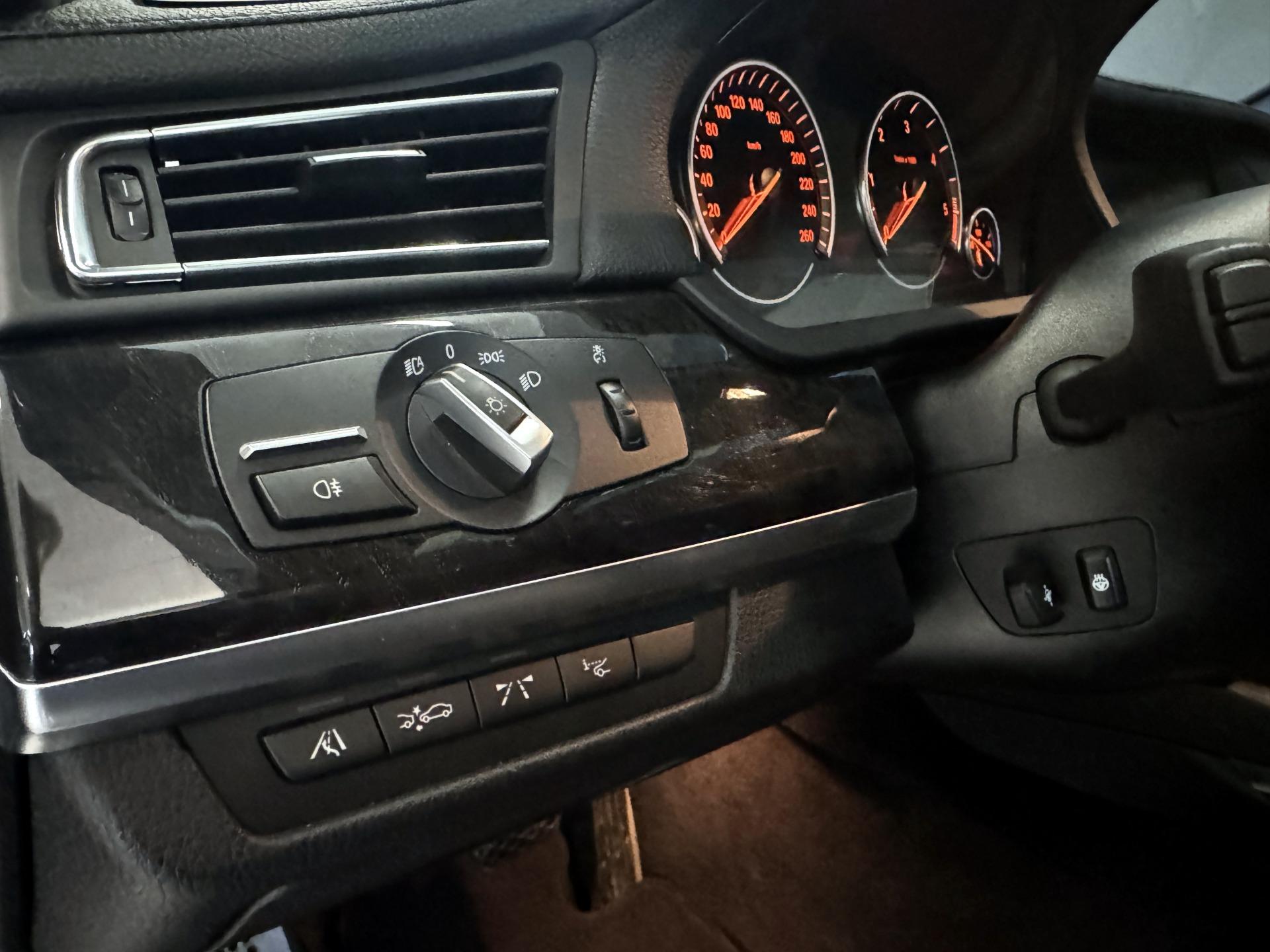BMW 740 2011 – kuva 15