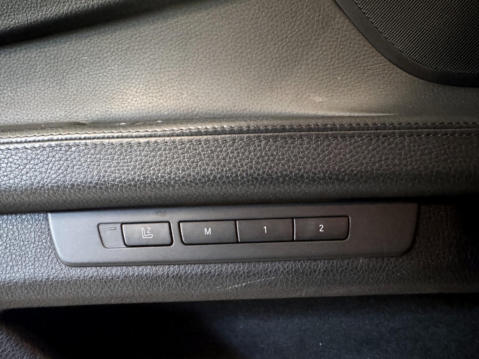 BMW 740 2011 – kuva 18