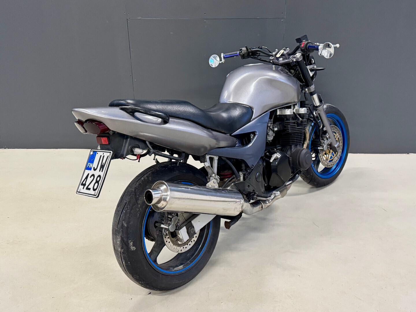 Kawasaki ZR-7 2004 – kuva 12