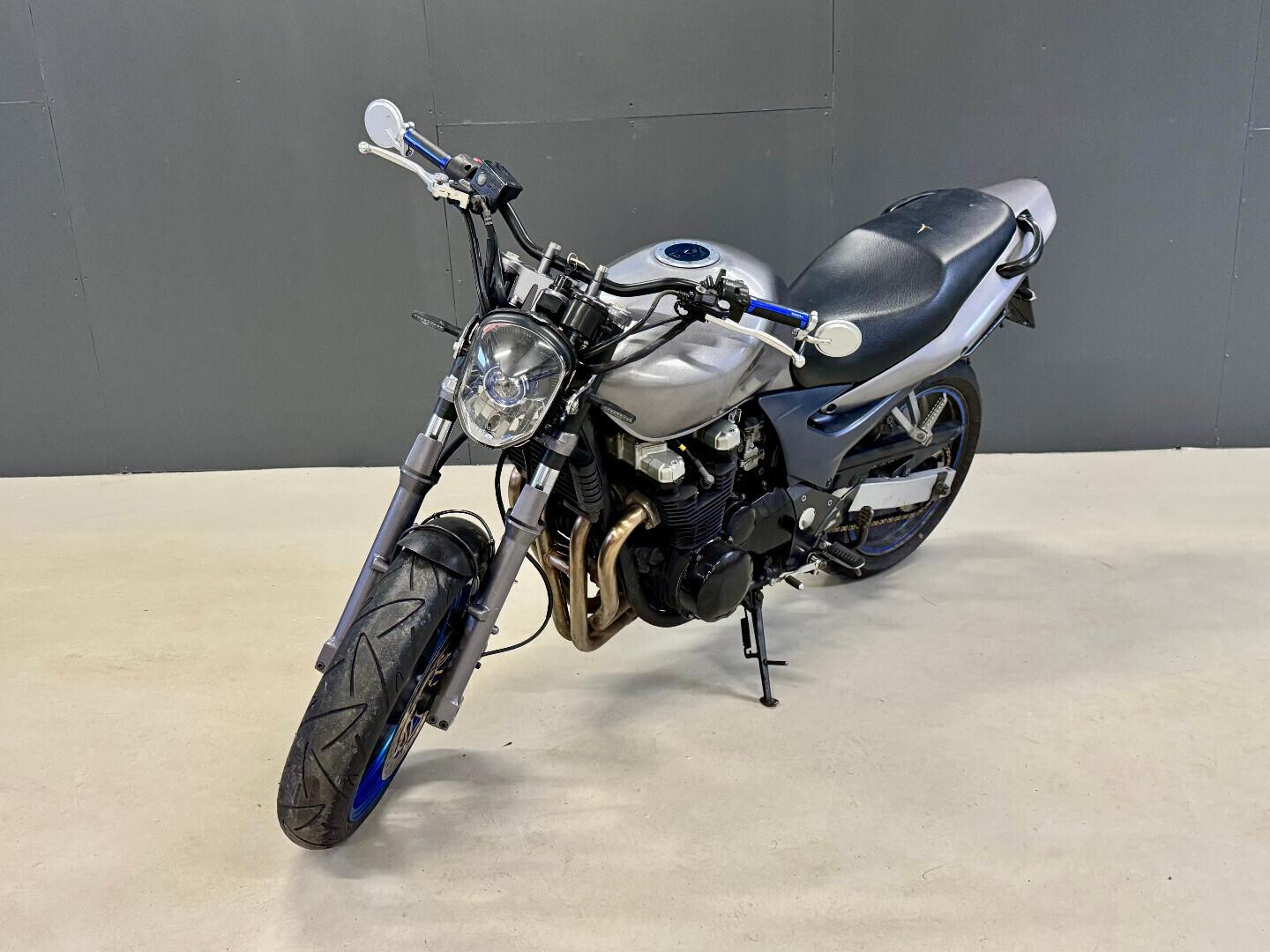 Kawasaki ZR-7 2004 – kuva 4