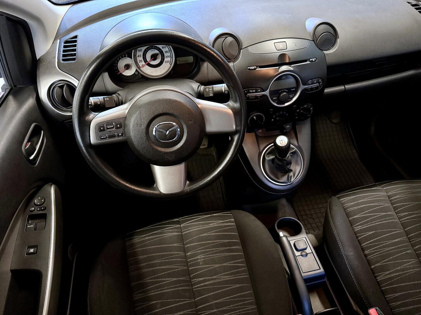 Mazda 2 2009 – kuva 8
