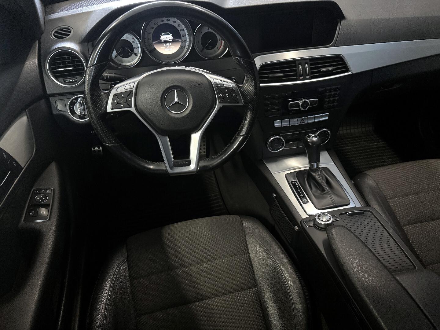 Mercedes-Benz C 2012 – kuva 11