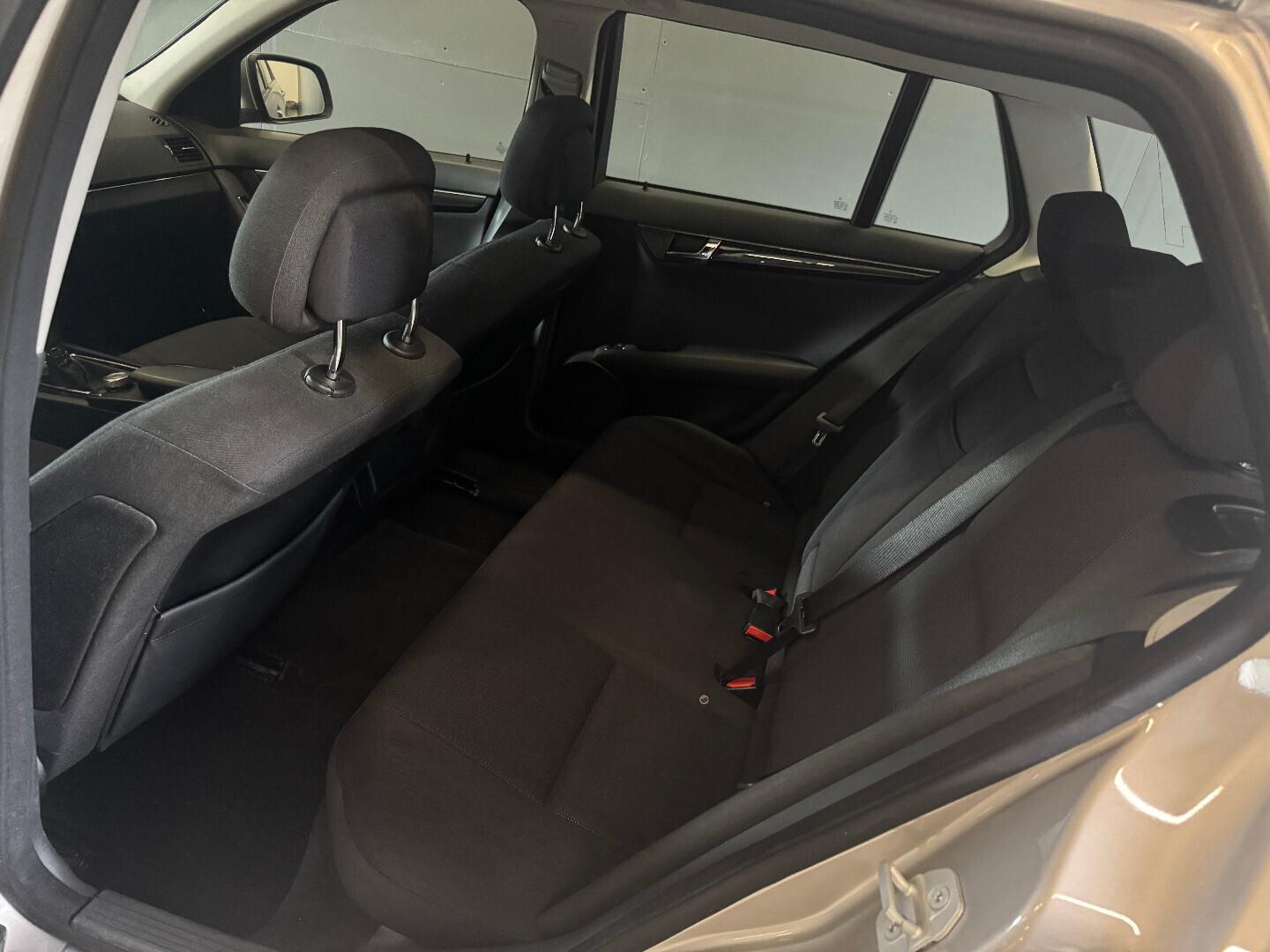 Mercedes-Benz C 2008 – kuva 10