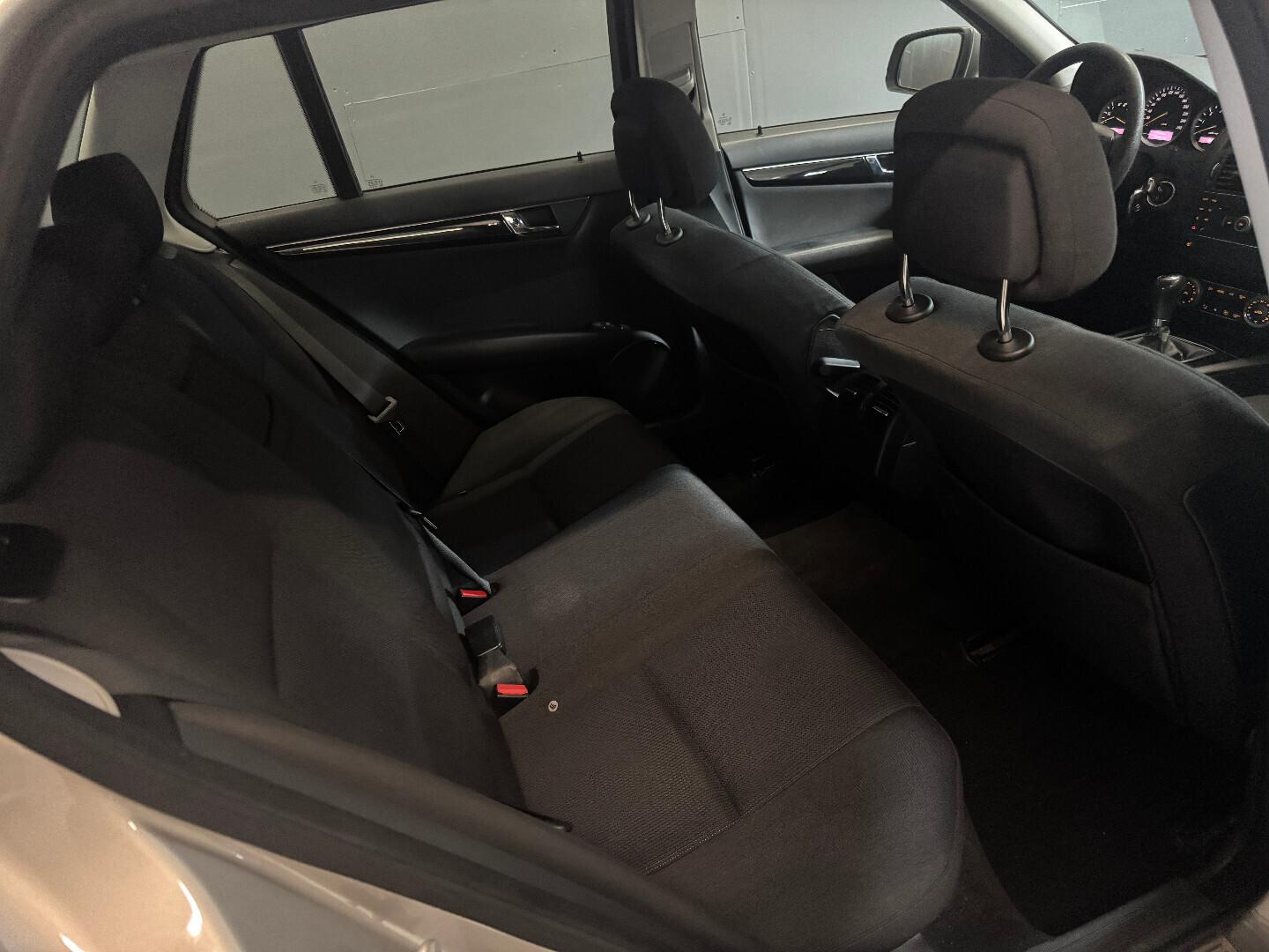 Mercedes-Benz C 2008 – kuva 11