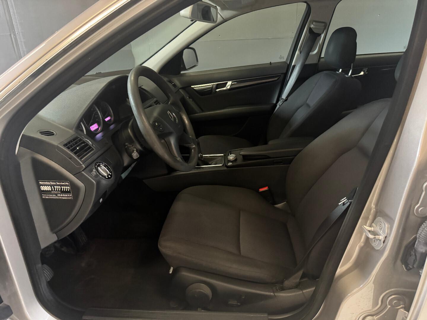 Mercedes-Benz C 2008 – kuva 7