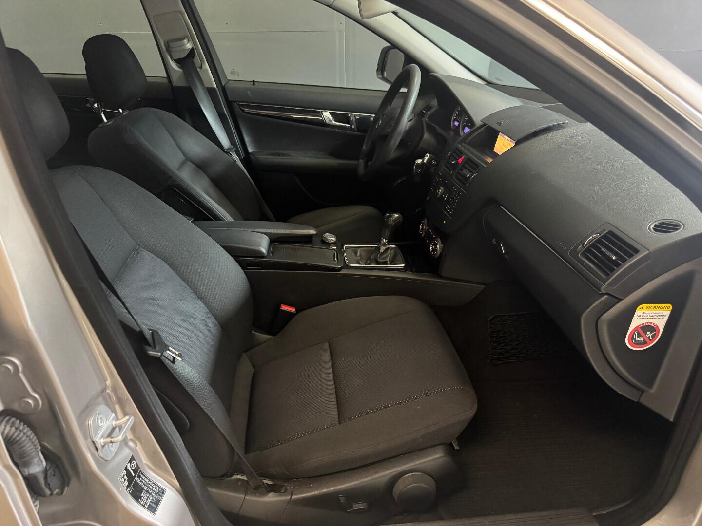 Mercedes-Benz C 2008 – kuva 8