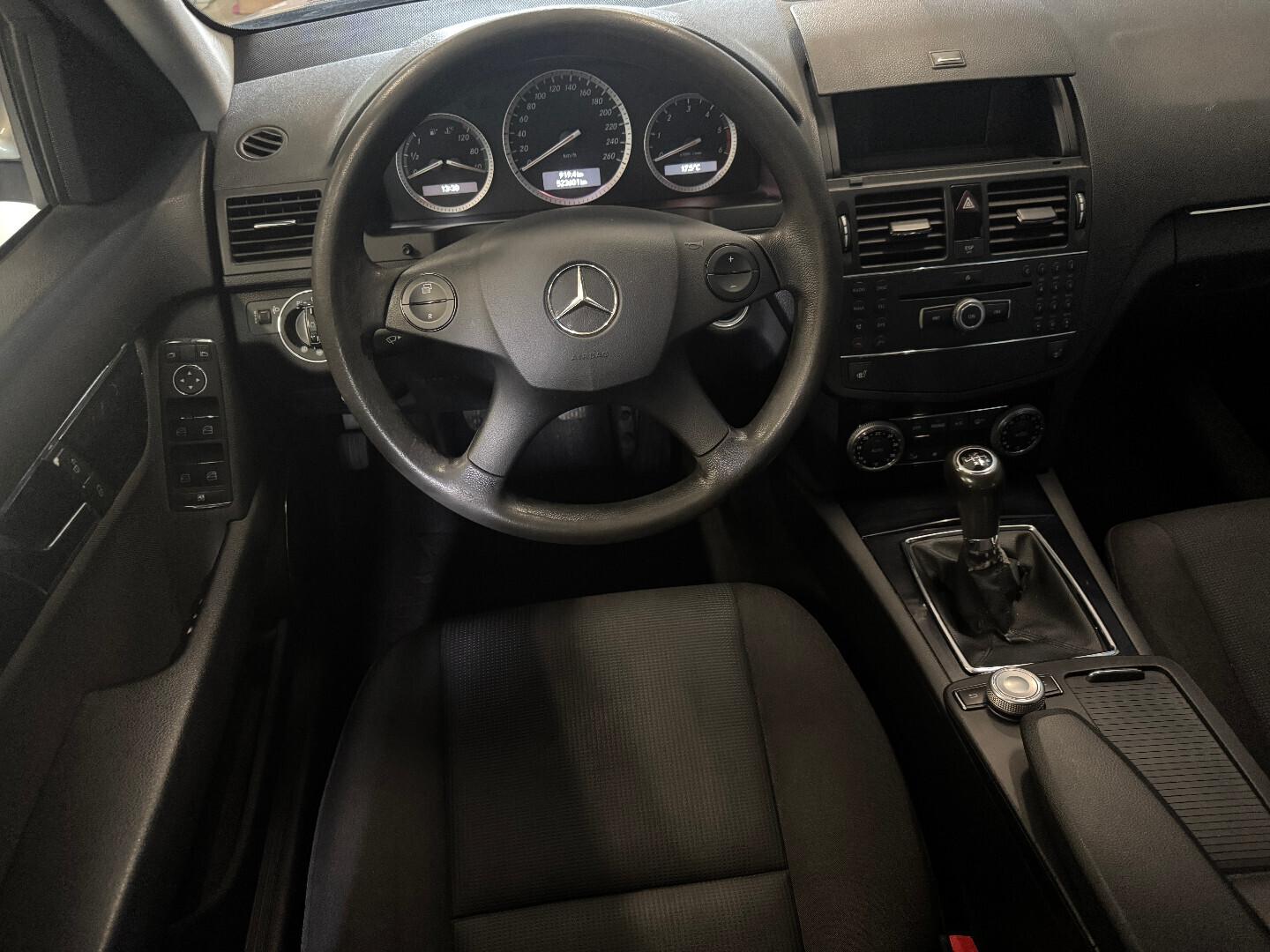 Mercedes-Benz C 2008 – kuva 9