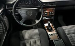 Mercedes-Benz E 1995 – kuva 11