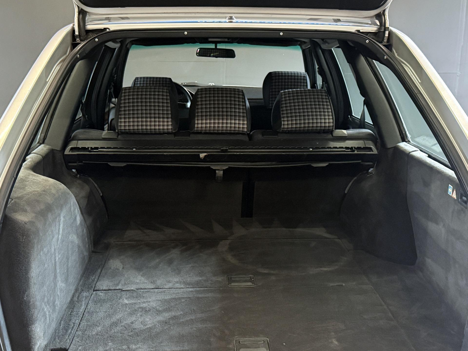 Mercedes-Benz E 1995 – kuva 15