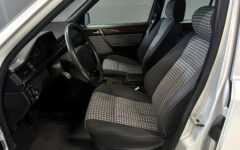 Mercedes-Benz E 1995 – kuva 9
