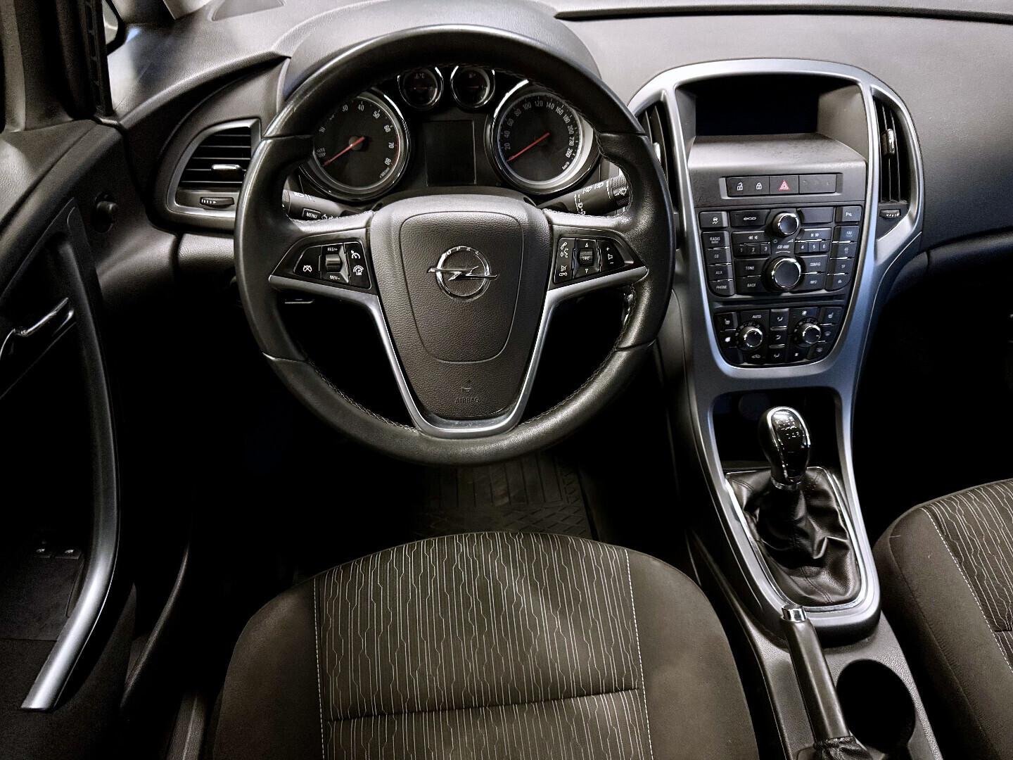 Opel Astra 2013 – kuva 11