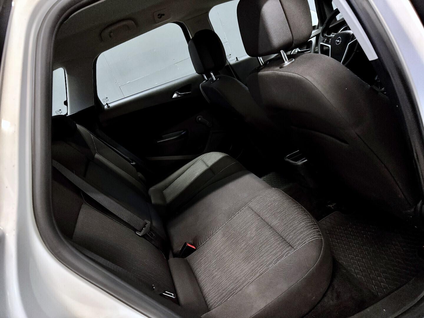 Opel Astra 2013 – kuva 13