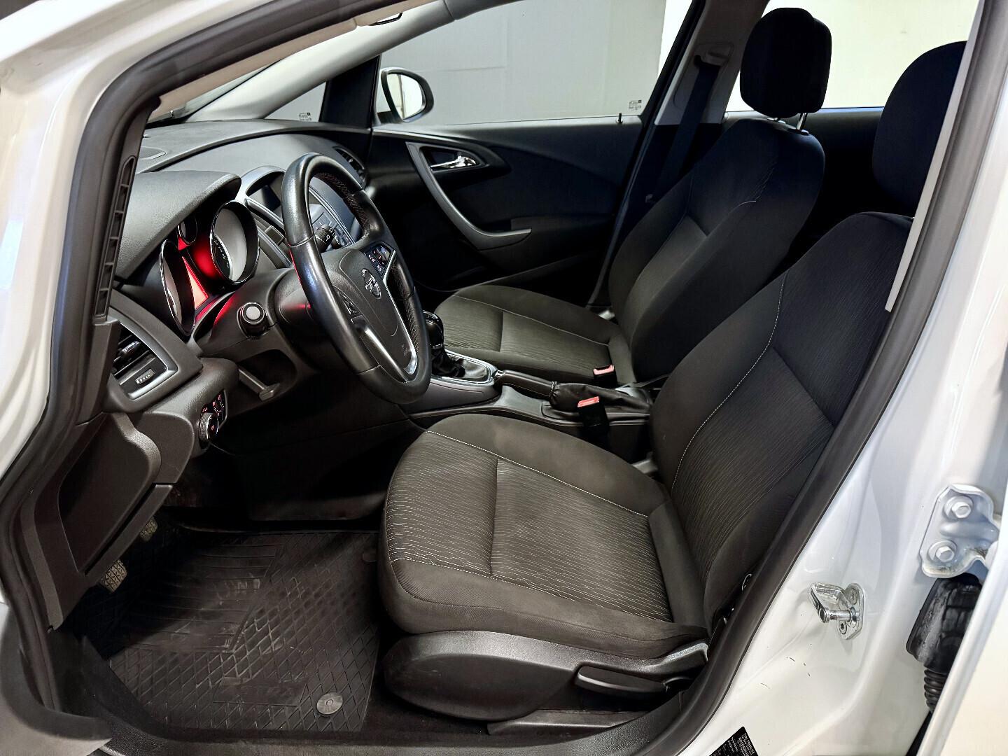 Opel Astra 2013 – kuva 9