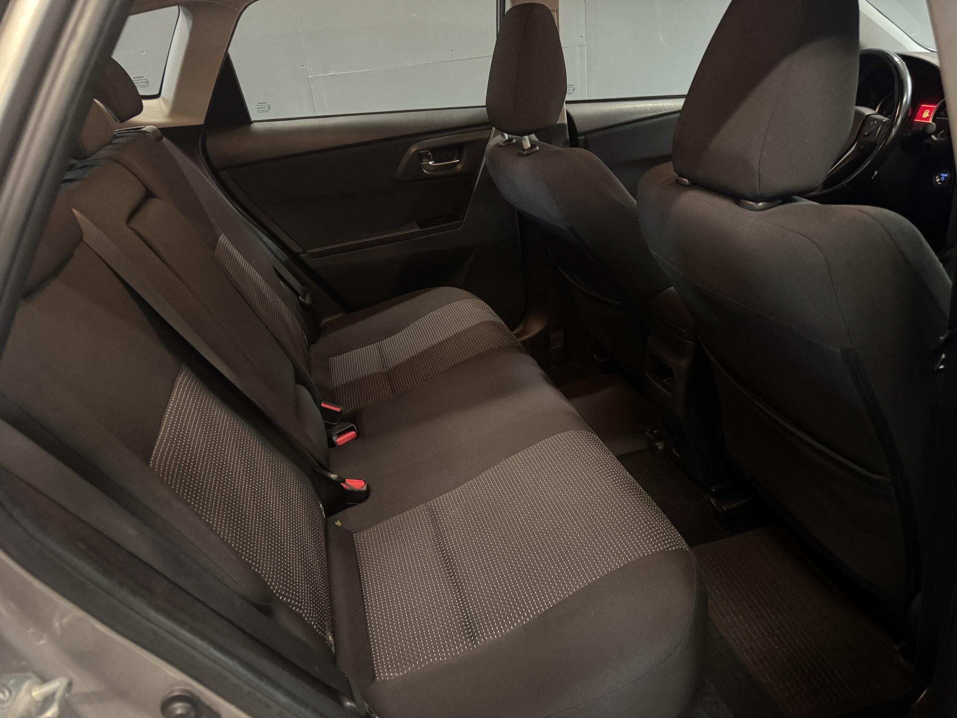 Toyota Auris 2013 – kuva 13