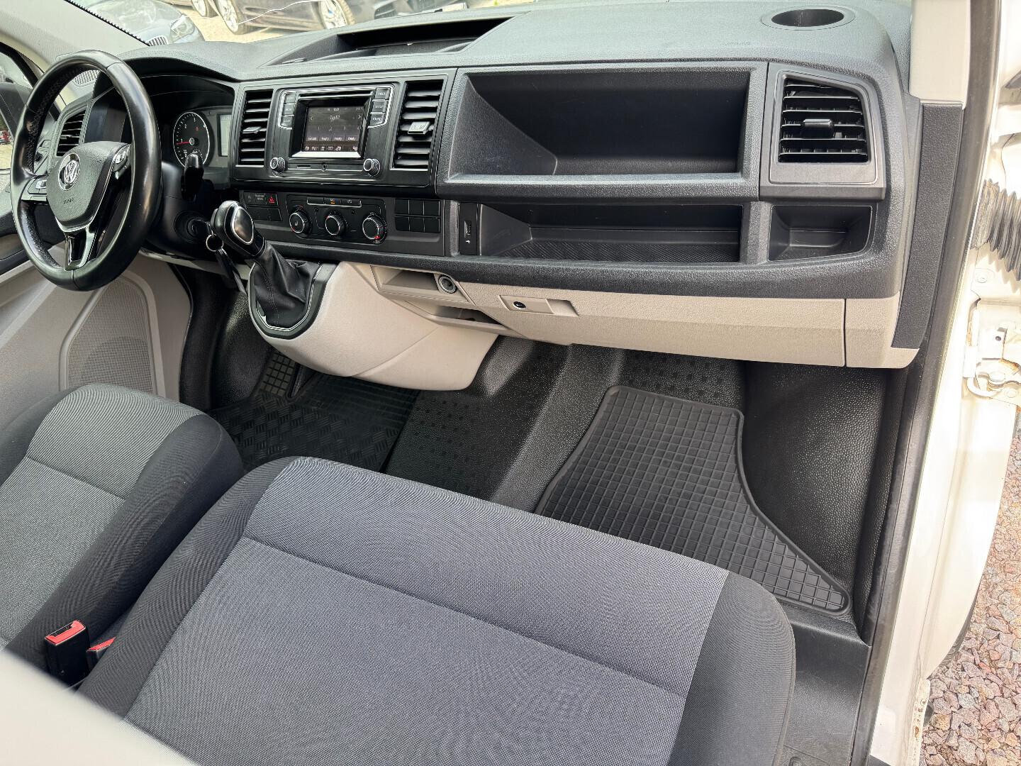 Volkswagen Transporter 2019 – kuva 13